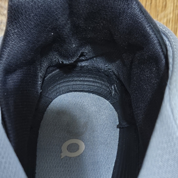 On Running Women's Black and White Sneakers Size 8.5 - Picture 14 of 16